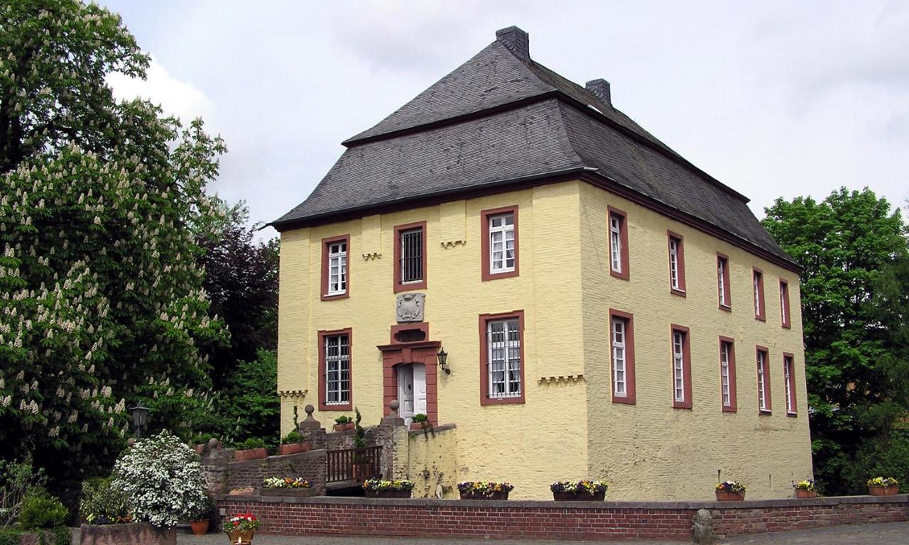 Charmante Ferienwohnungen Auf Reitstall Wasserburg Anstel - Ein Ort Zum Wohlfuehlen Und Entspannen Rommerskirchen Esterno foto