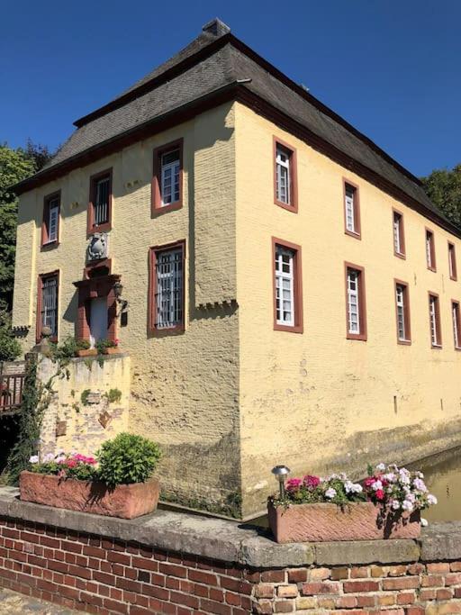 Charmante Ferienwohnungen Auf Reitstall Wasserburg Anstel - Ein Ort Zum Wohlfuehlen Und Entspannen Rommerskirchen Esterno foto